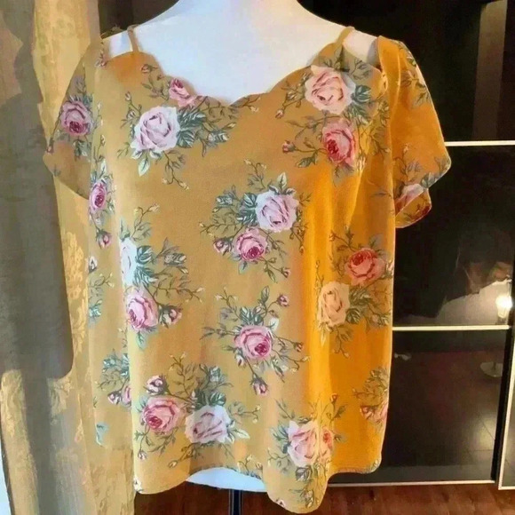 💥💥2/30$ beautiful off shoulder top. Back to school - Picture 1 of 4